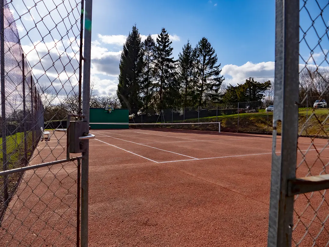 Le court de tennis